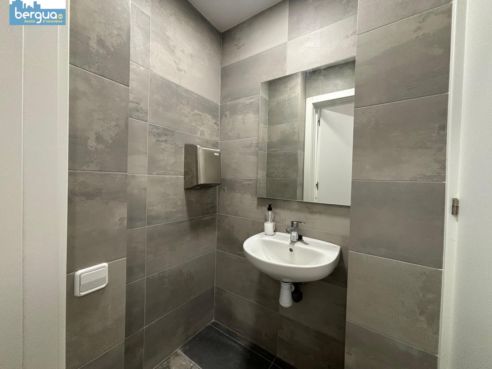 Local comercial – Barcelona 260.00 m2 photo8