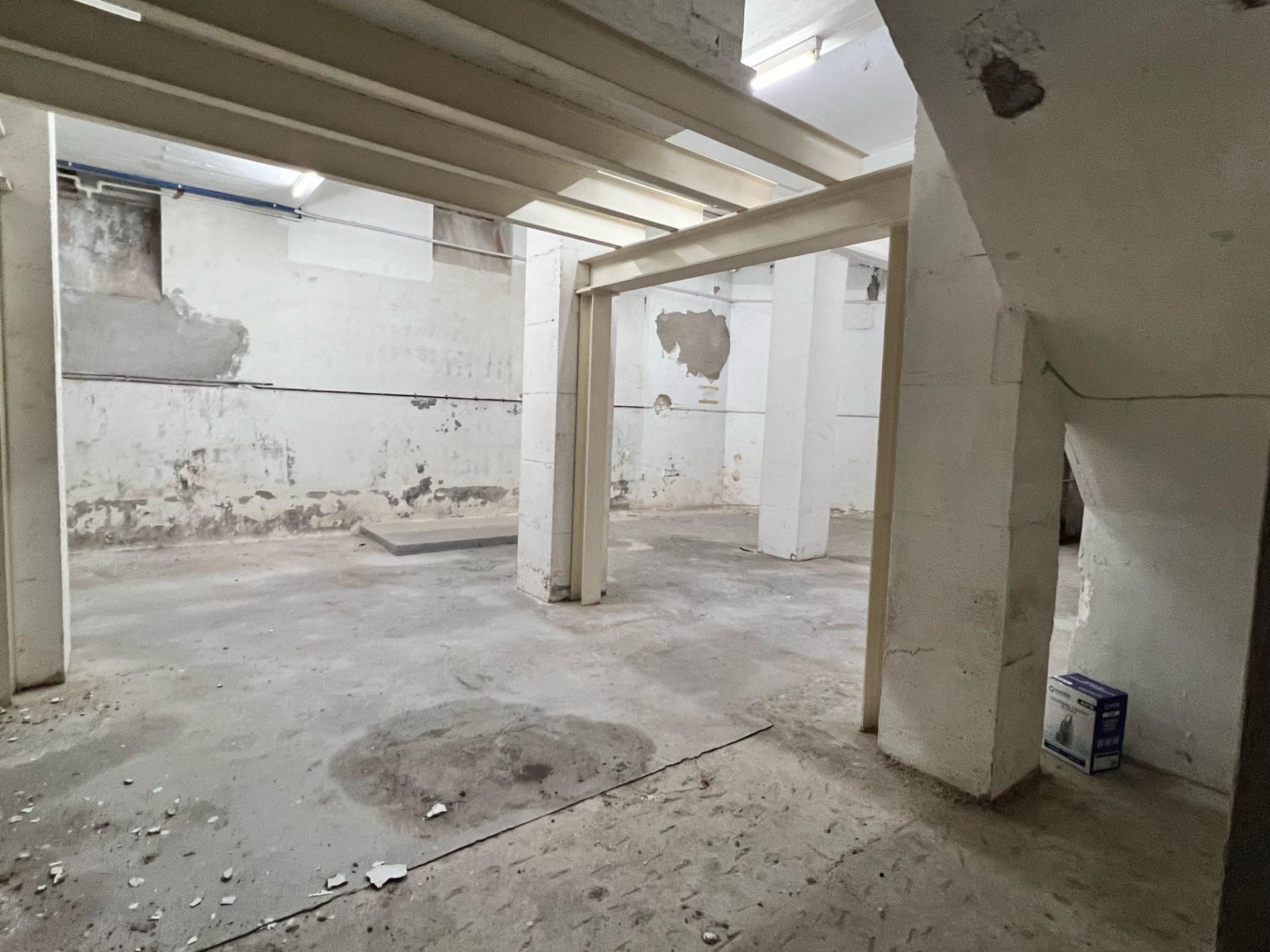 Tienda – Manresa 220.00 m2 photo6