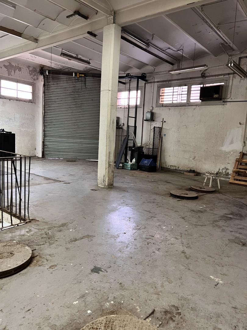 Tienda – Manresa 220.00 m2 photo23