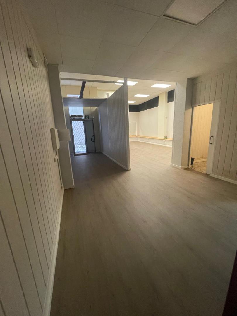 Local comercial – Barcelona 216.00 m2 photo9