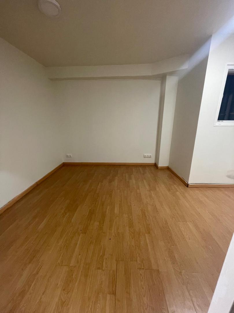 Local comercial – Barcelona 216.00 m2 photo3
