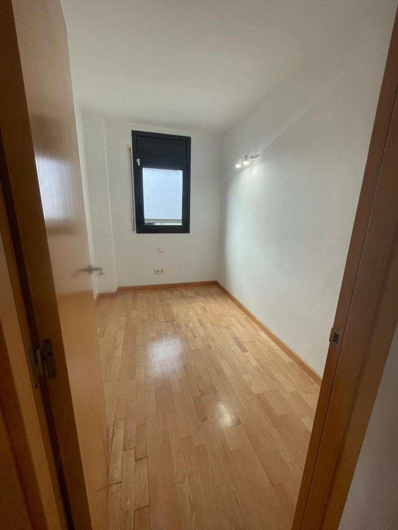 Piso – Barcelona 80.00 m2 photo10