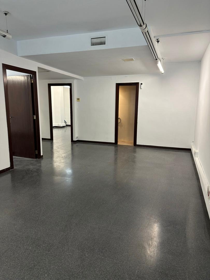 Local comercial – Barcelona 144.00 m2 photo6