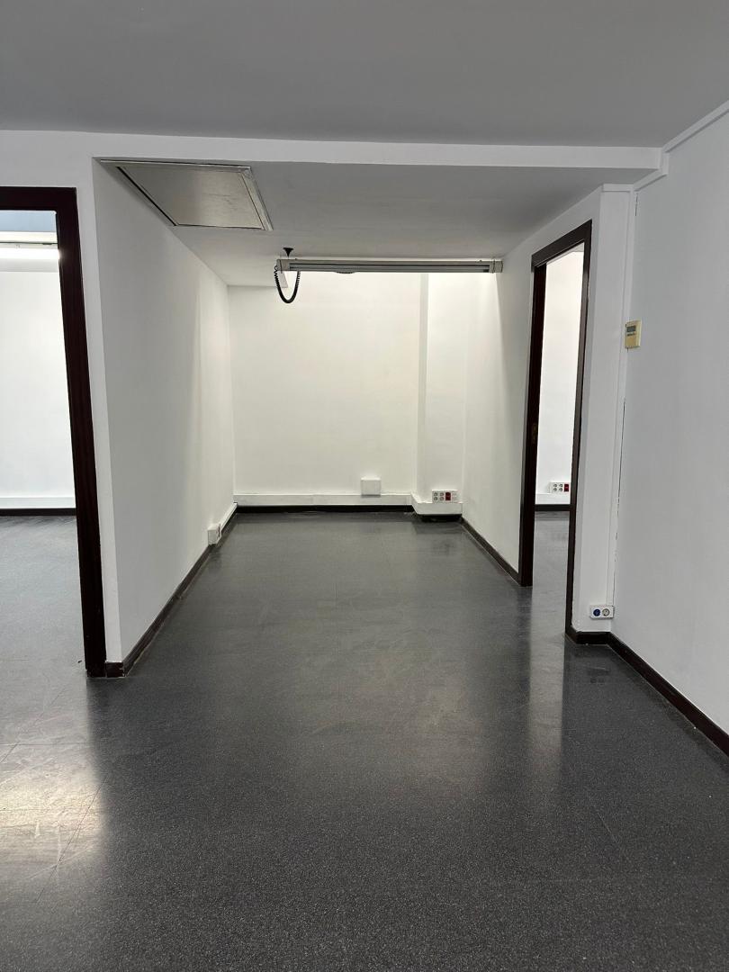 Local comercial – Barcelona 144.00 m2 photo8