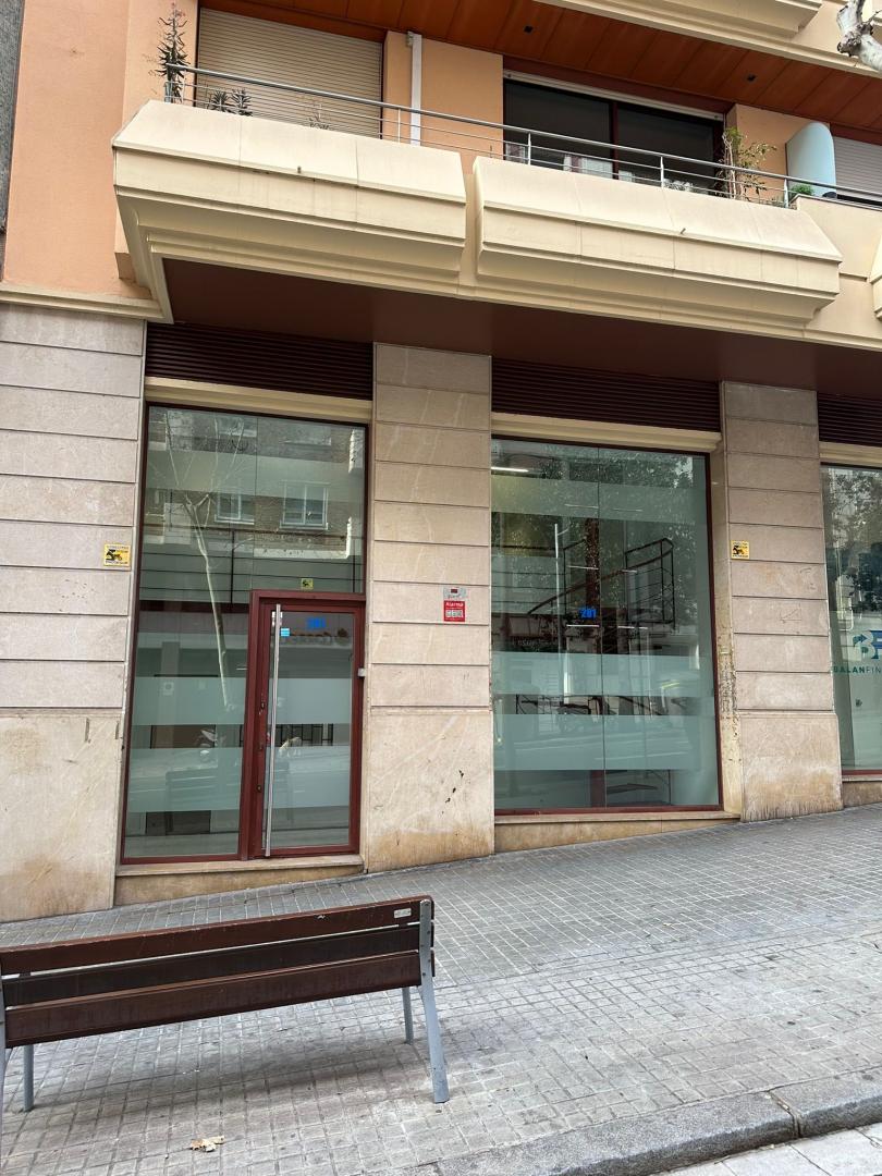 Local comercial – Barcelona 165.00 m2 photo3