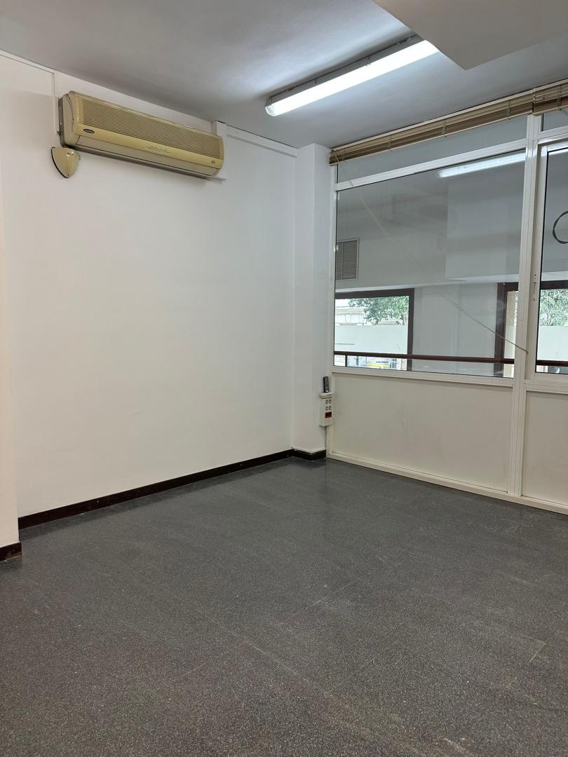 Local comercial – Barcelona 144.00 m2 photo13