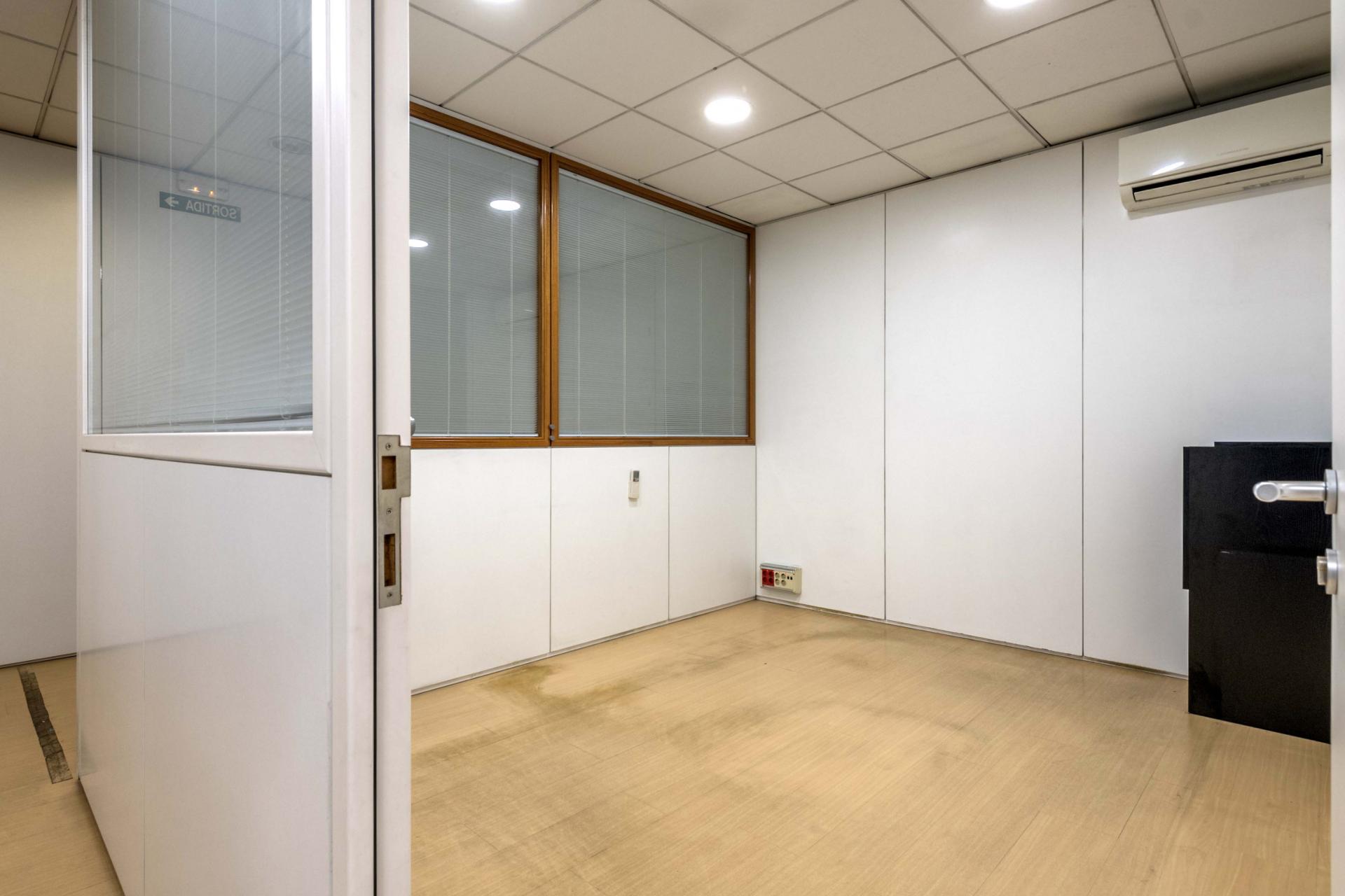 Local comercial – Barcelona 300.00 m2 photo11
