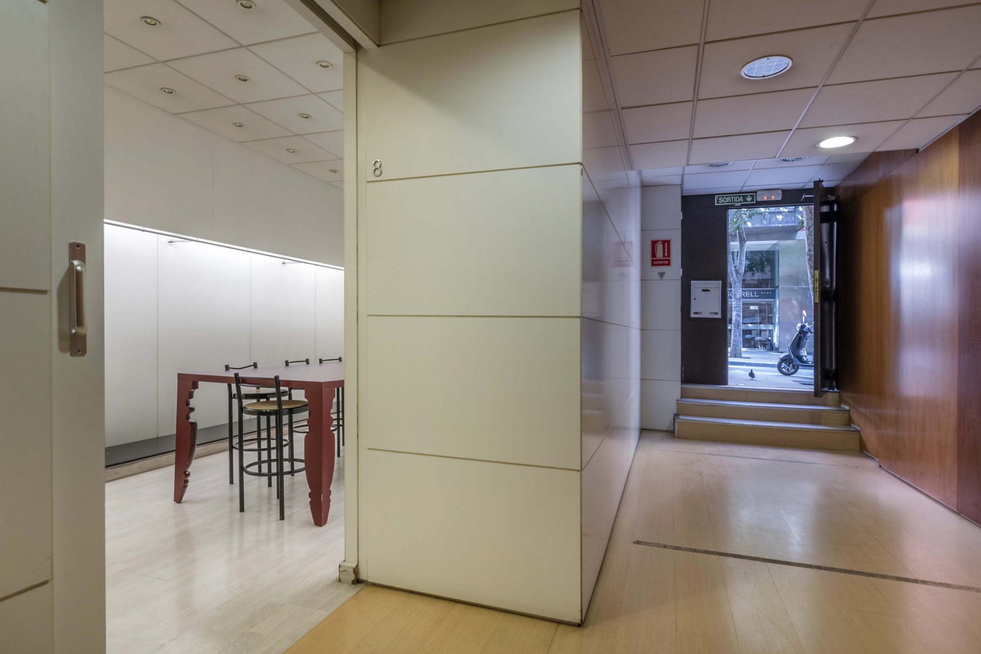 Local comercial – Barcelona 300.00 m2 photo4