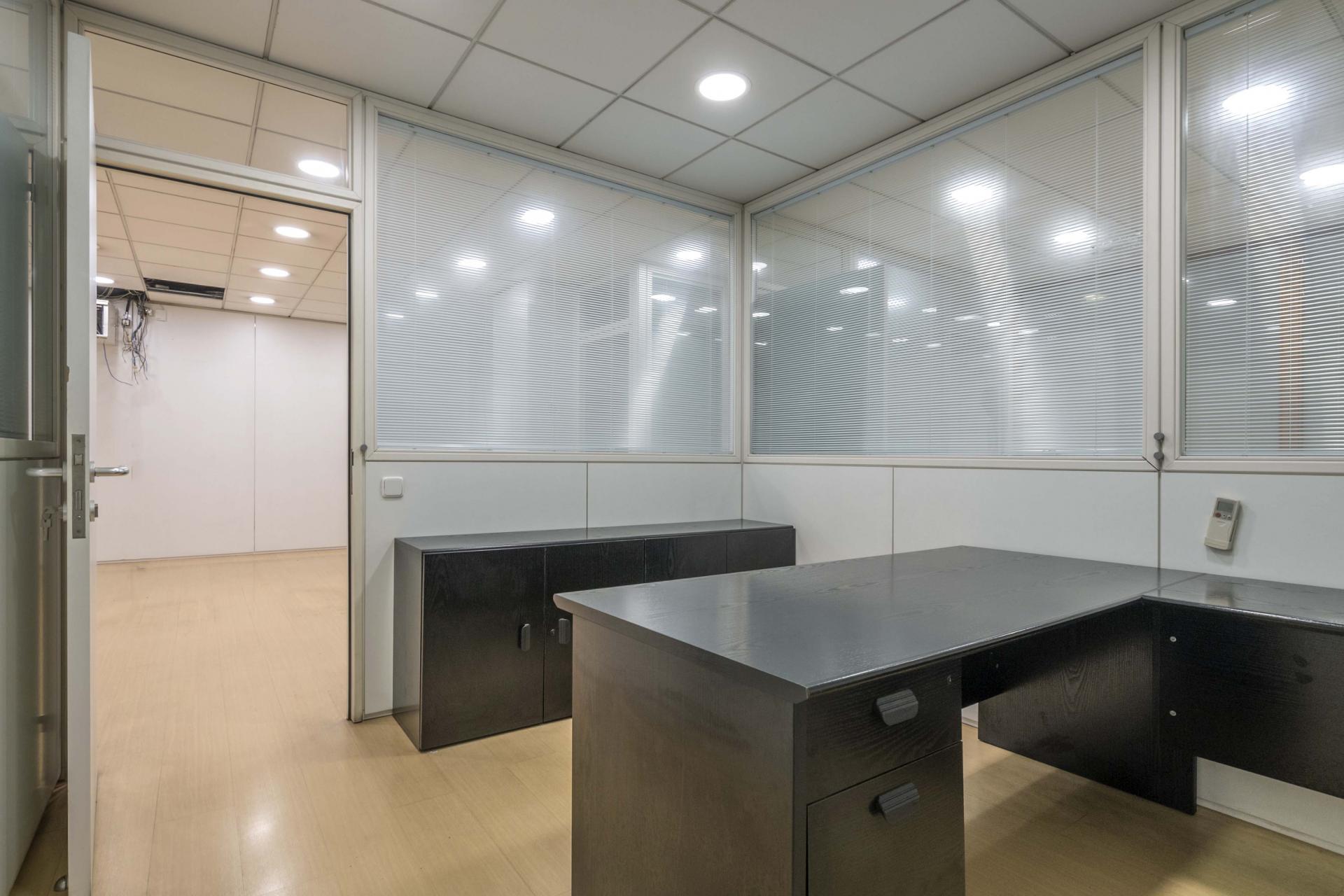 Local comercial – Barcelona 300.00 m2 photo16