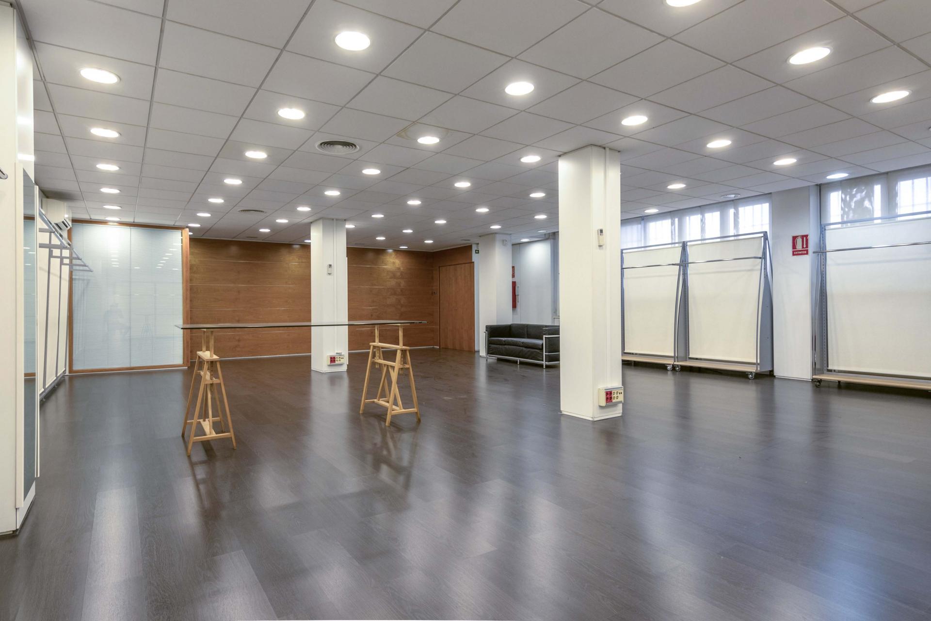 Local comercial – Barcelona 300.00 m2 photo19
