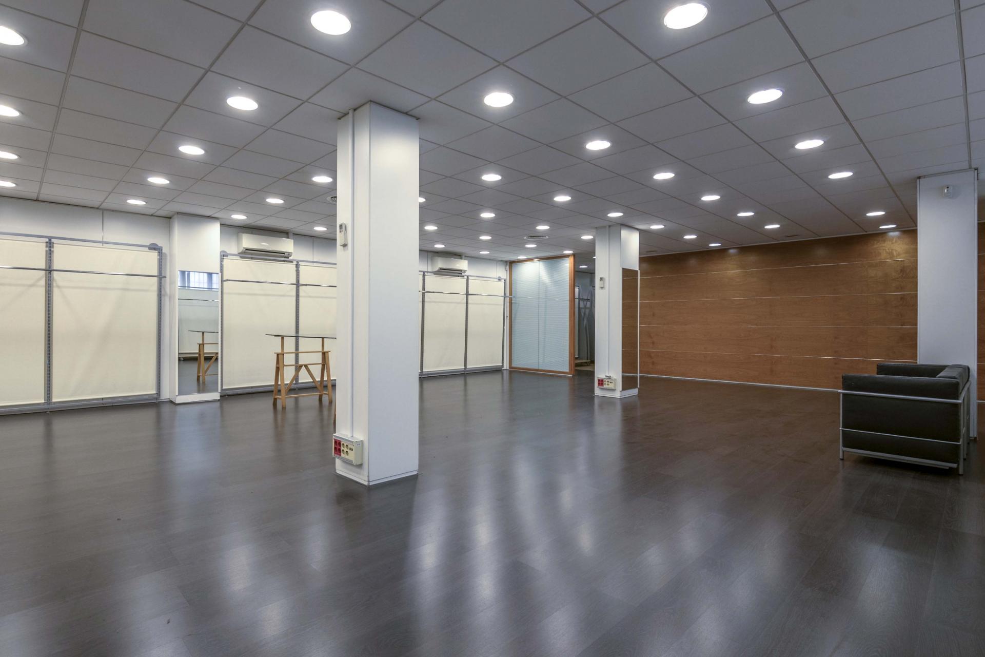 Local comercial – Barcelona 300.00 m2 photo20