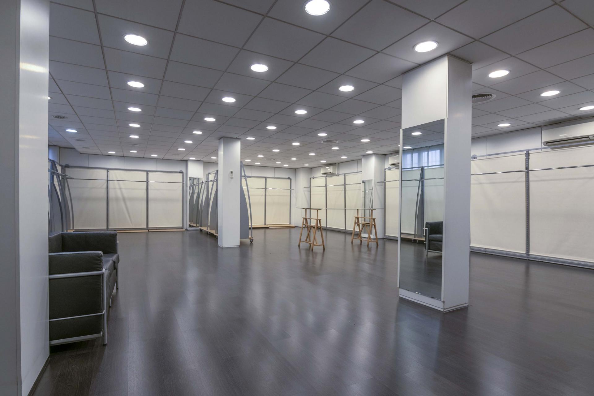 Local comercial – Barcelona 300.00 m2 photo18