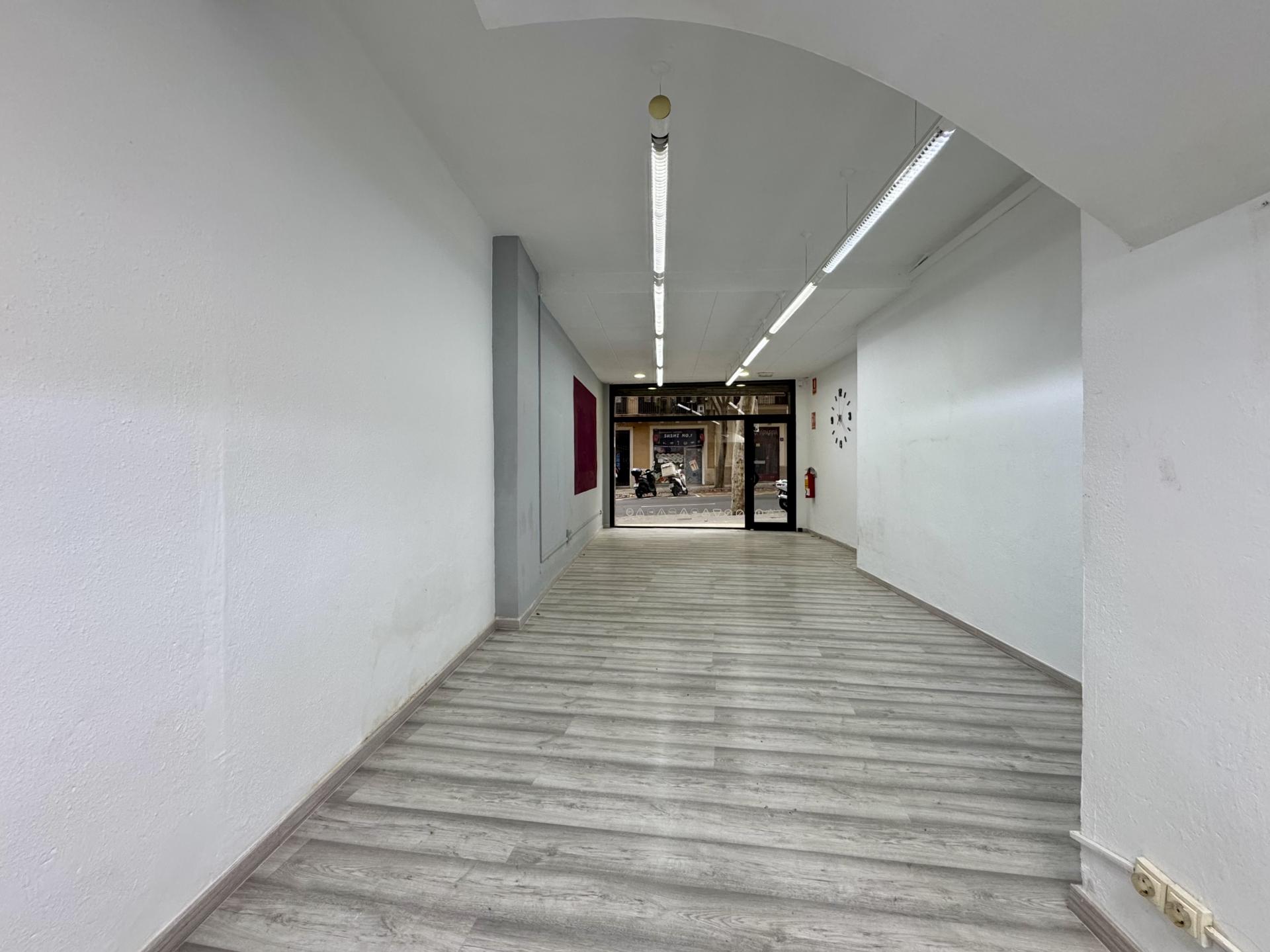 Local comercial – Barcelona 117.00 m2 photo2