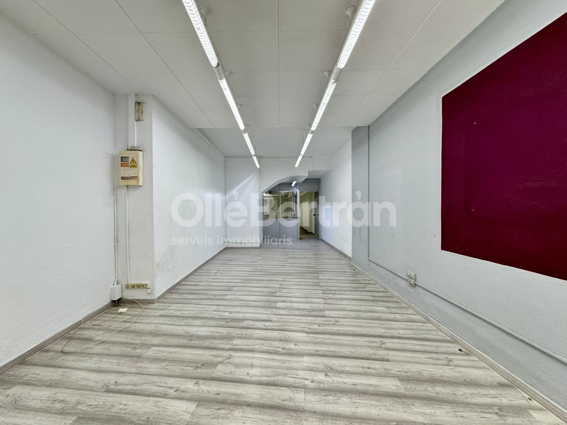 Local comercial – Barcelona 117.00 m2 photo2