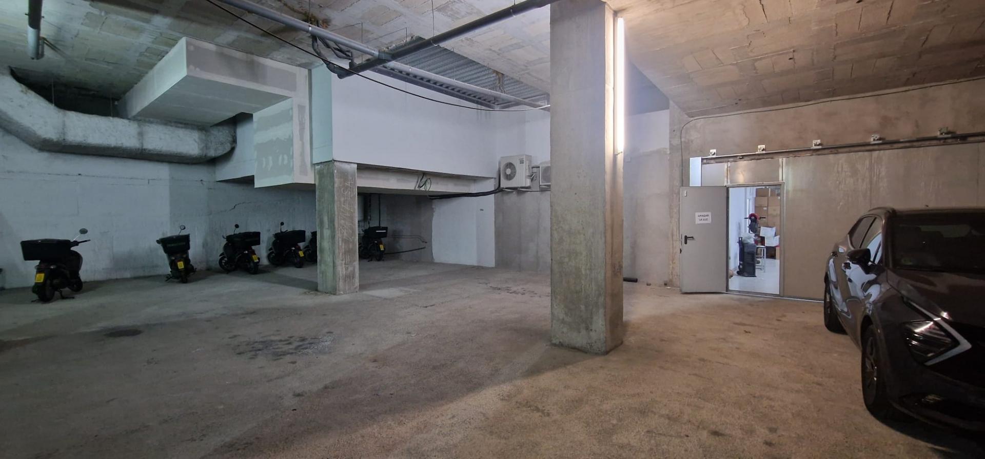 Local comercial – Cornellà de Llobregat 963.00 m2 photo20