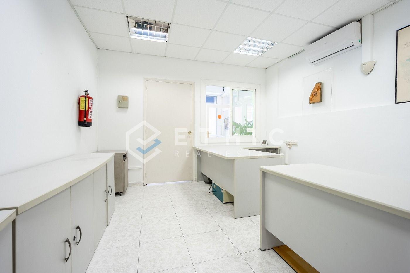 Local comercial – Barcelona 161.00 m2 photo4