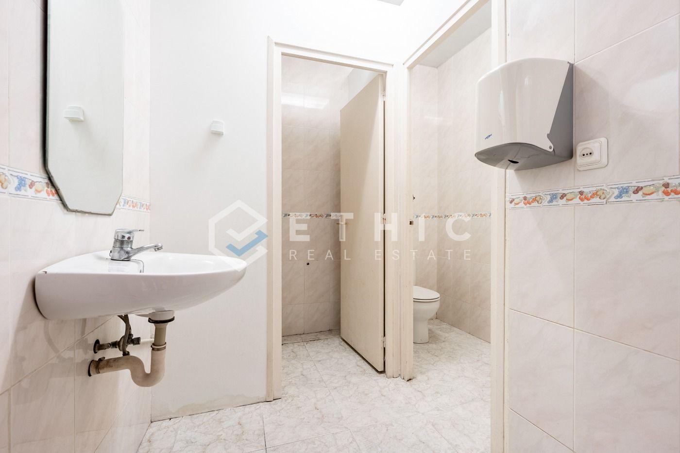 Local comercial – Barcelona 161.00 m2 photo5