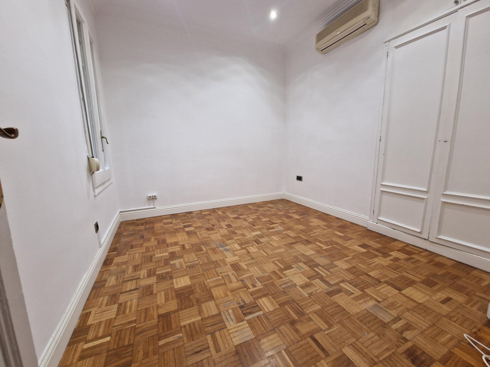 Piso – Barcelona 175.00 m2 photo11