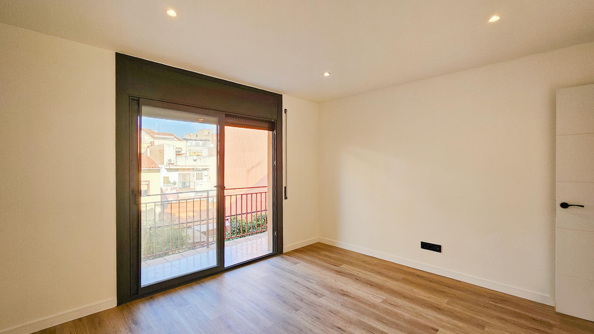 Piso – Cornellà de Llobregat 87.00 m2 photo3