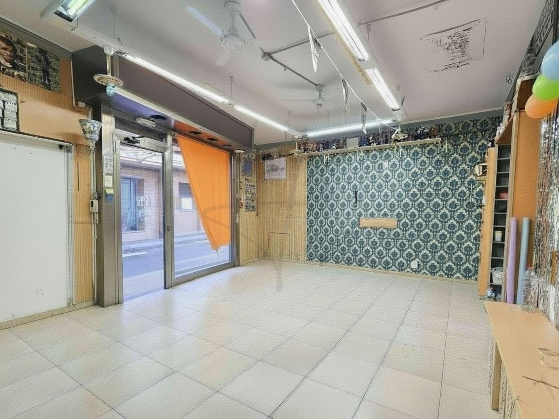 Local comercial – Cornellà de Llobregat 57.00 m2 photo3