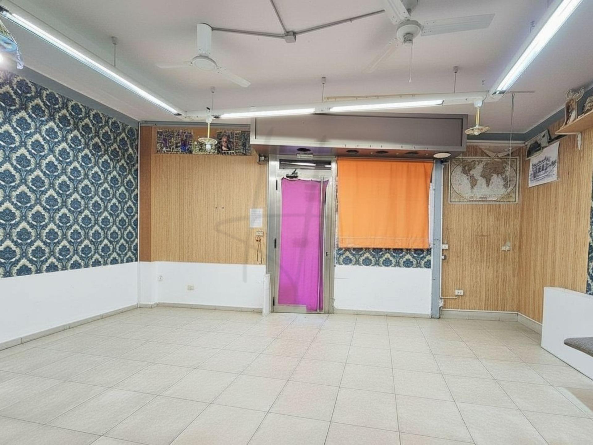 Local comercial – Cornellà de Llobregat 57.00 m2 photo7