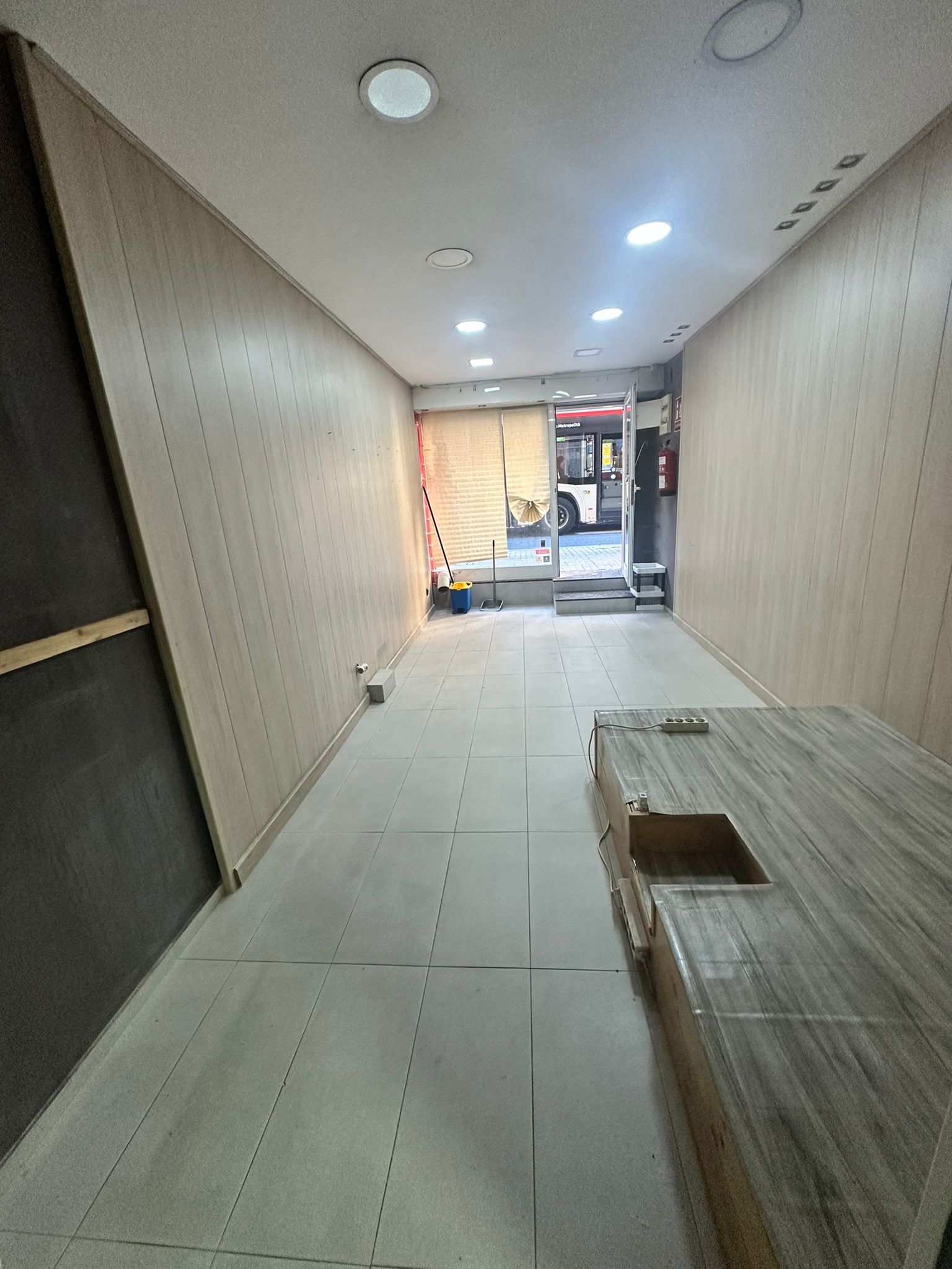 Local comercial – Barcelona 30.00 m2 photo2