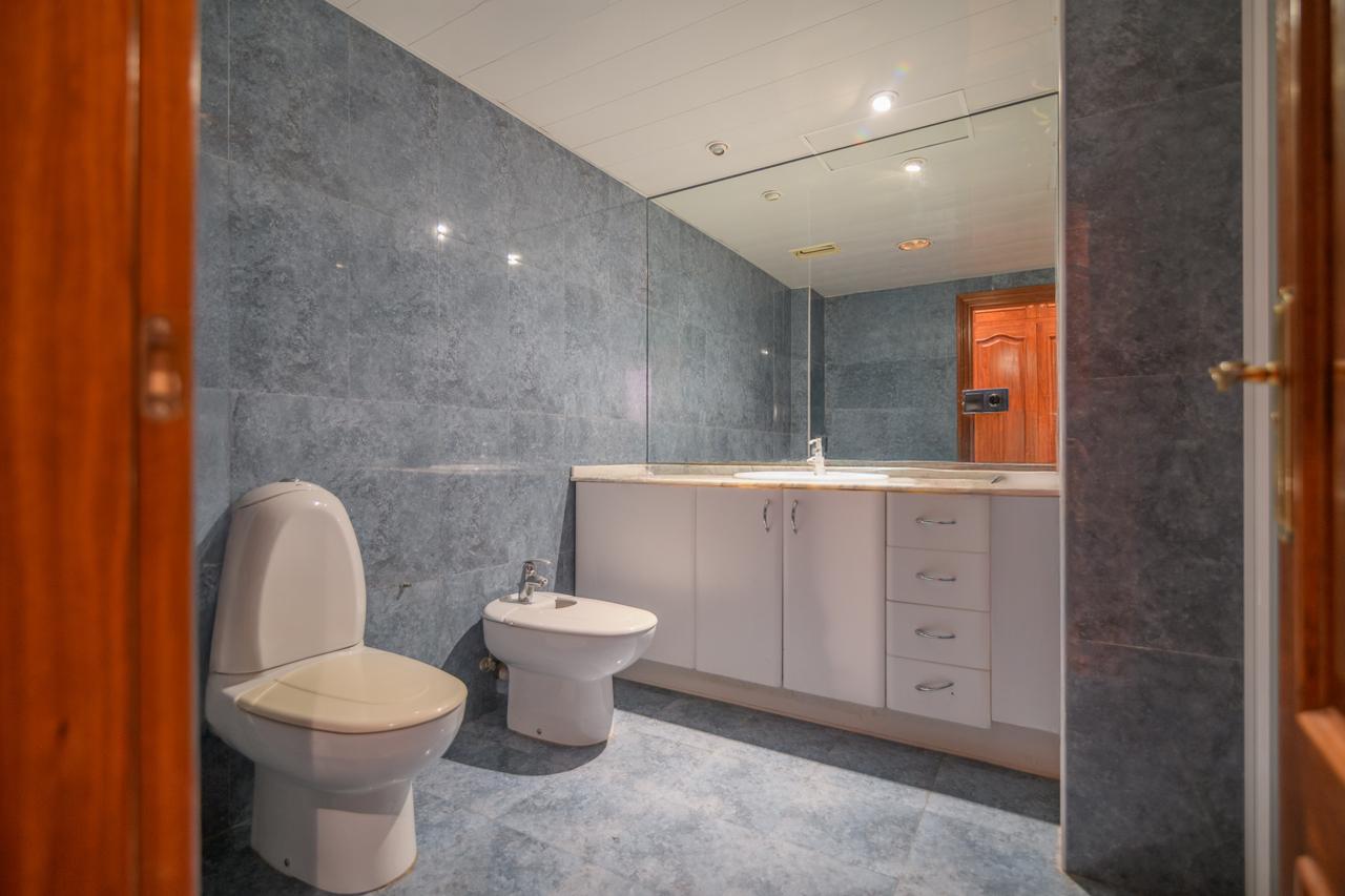 Piso – Hospitalet de Llobregat 150.00 m2 photo24