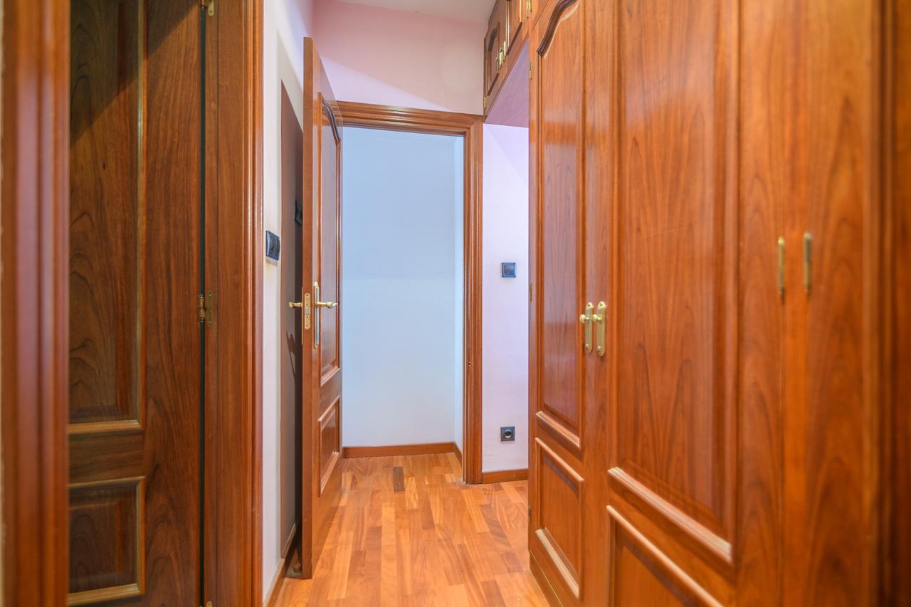 Piso – Hospitalet de Llobregat 150.00 m2 photo16