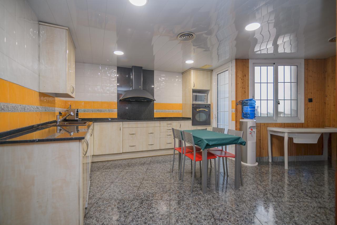 Piso – Hospitalet de Llobregat 150.00 m2 photo13
