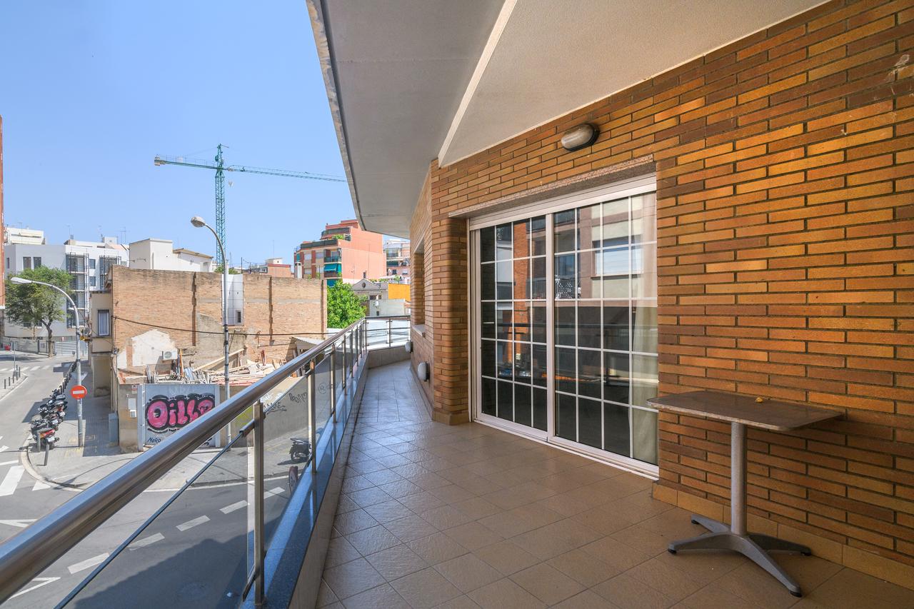 Piso – Hospitalet de Llobregat 150.00 m2 photo3
