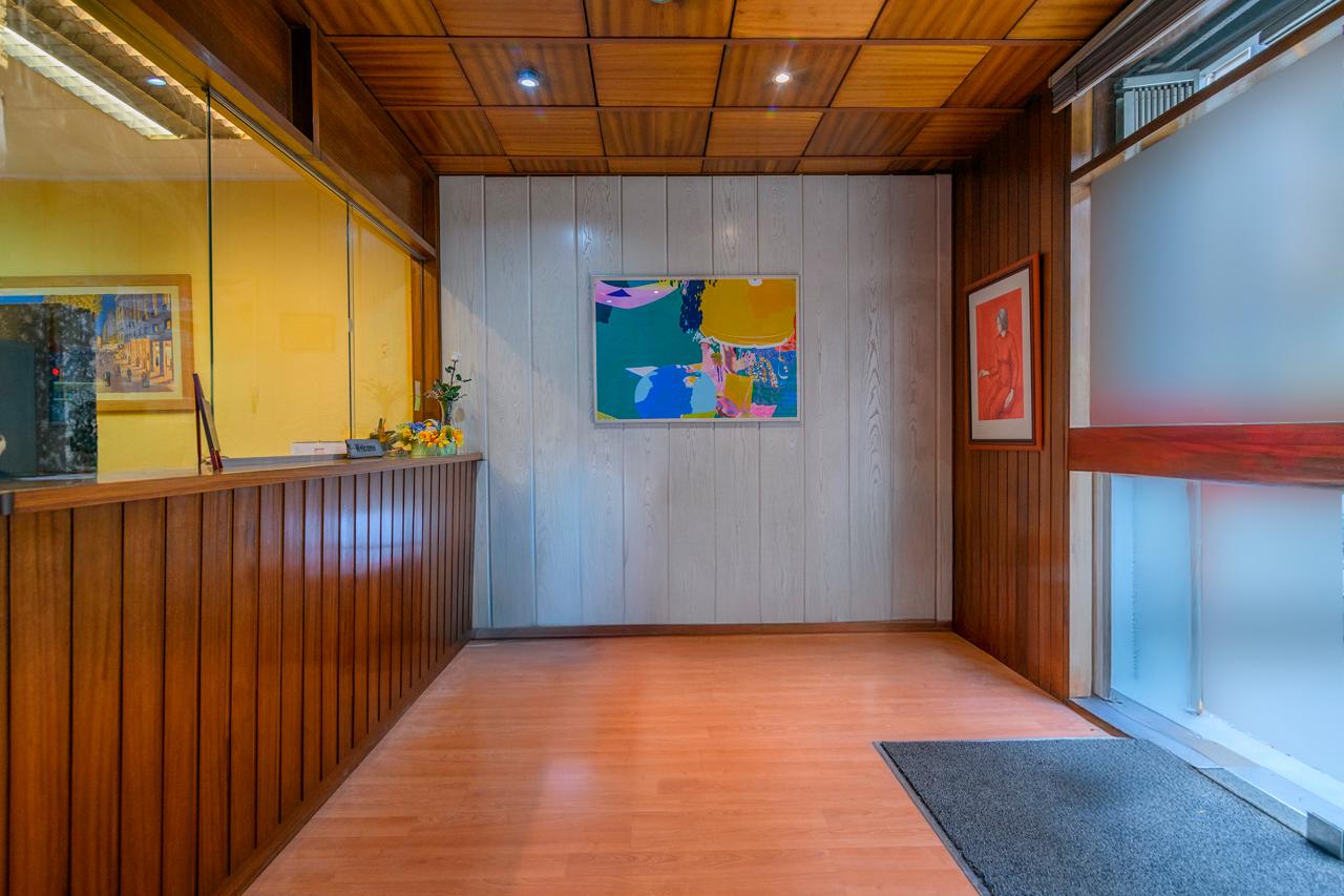 Local comercial – Barcelona 263.00 m2 photo2