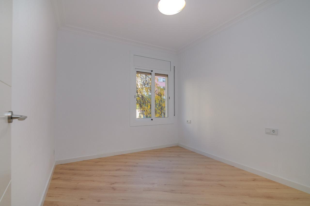 Piso – Barcelona 100.00 m2 photo11